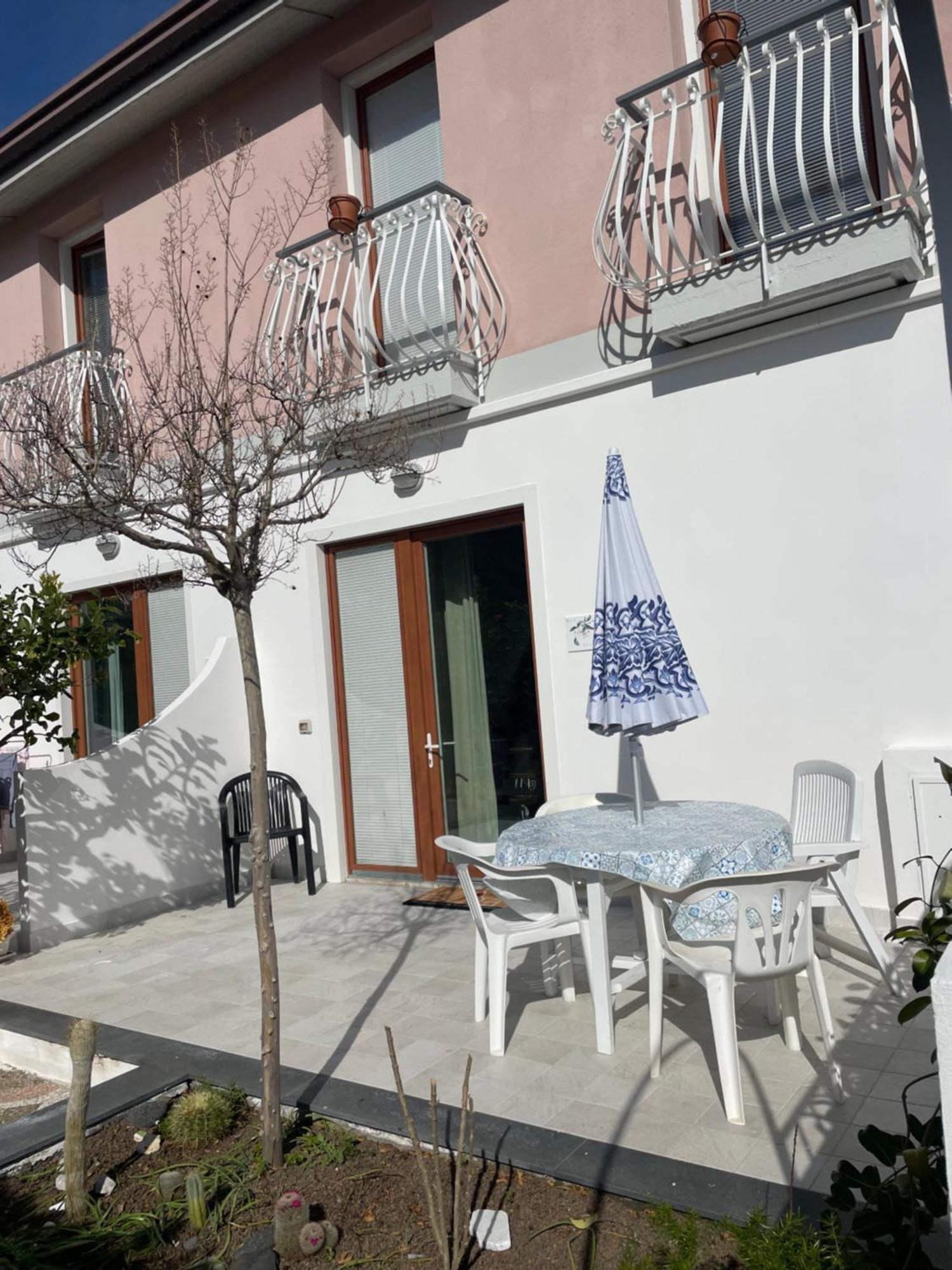 Tuttifrutti Holiday Acireale Eksteriør billede