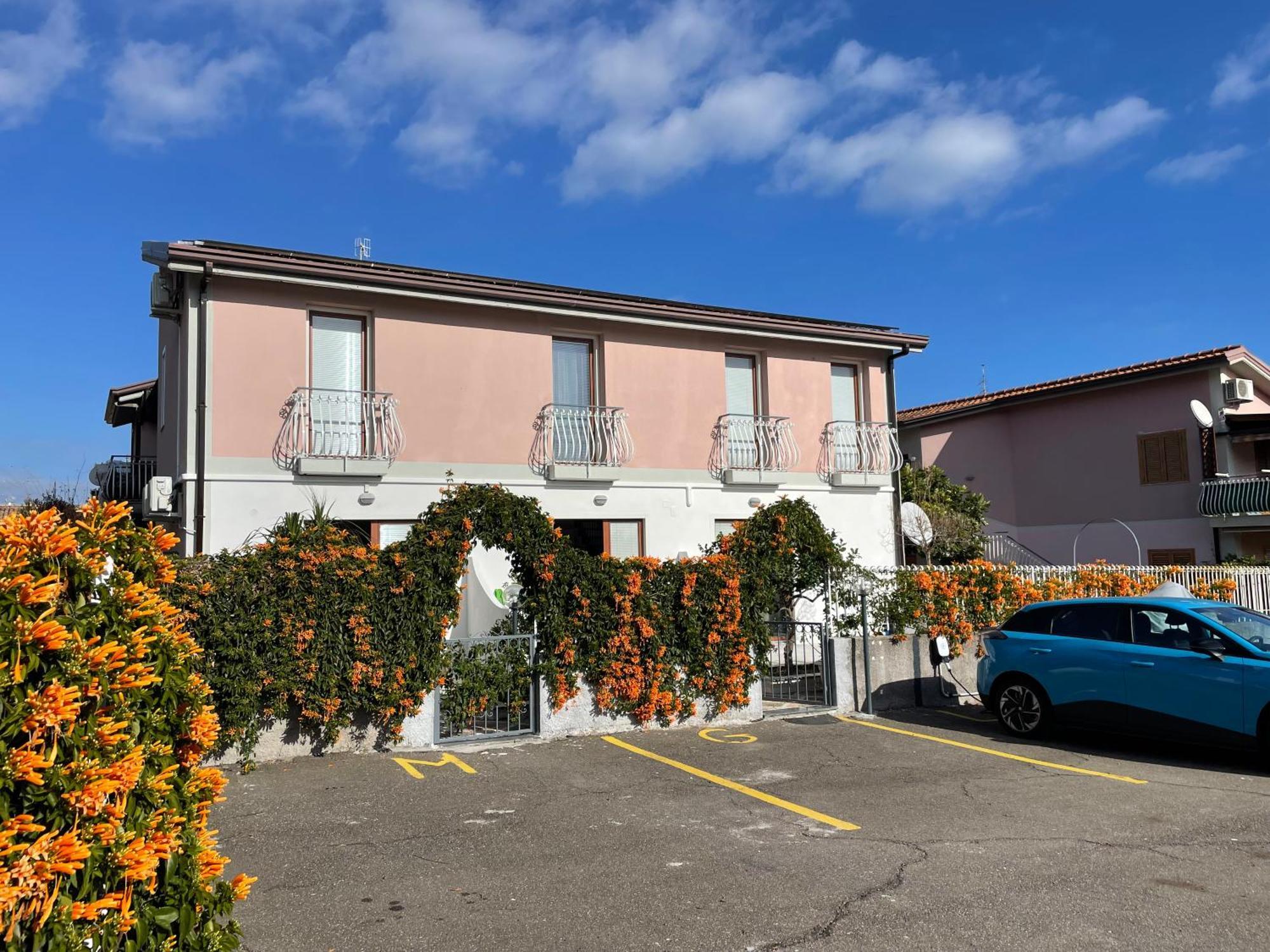 Tuttifrutti Holiday Acireale Eksteriør billede