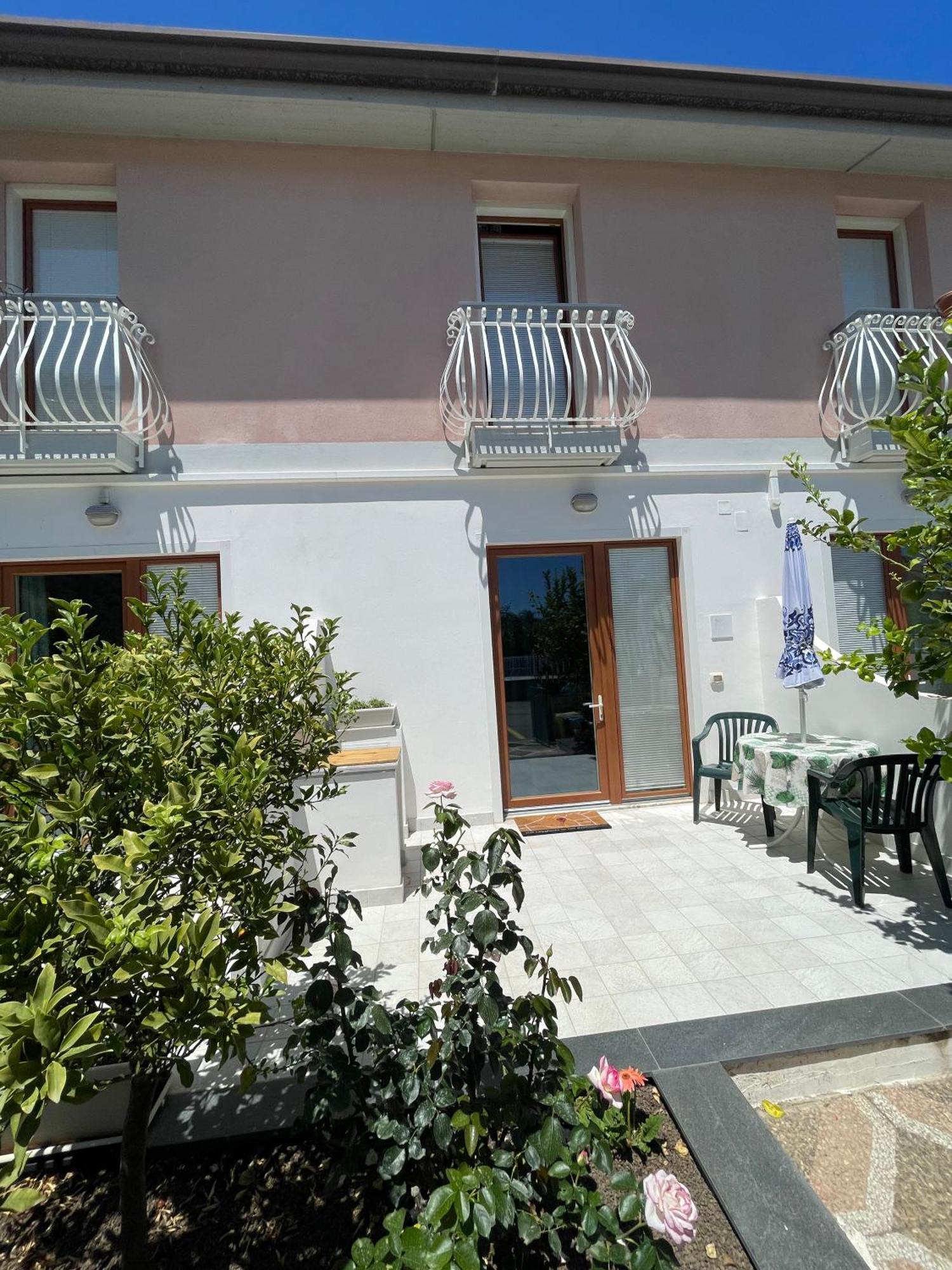 Tuttifrutti Holiday Acireale Eksteriør billede